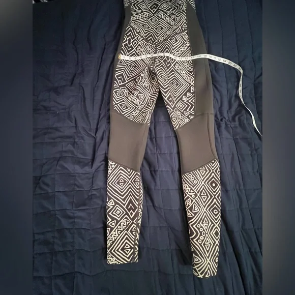 Billabong Geometric Patterned Swimsuit - Black and White - Picture 4 of 8